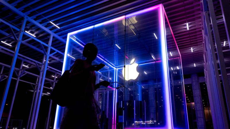 What the heck is going on at Apple? | CNN Business